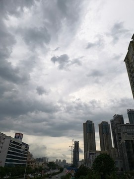 深圳烏云暴雨天