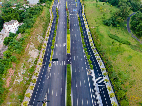 航拍南寧蒲興大道寬暢的公路