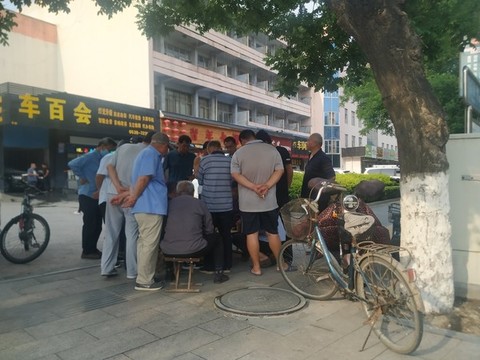 街邊下棋