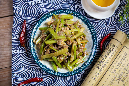 芹菜炒肉