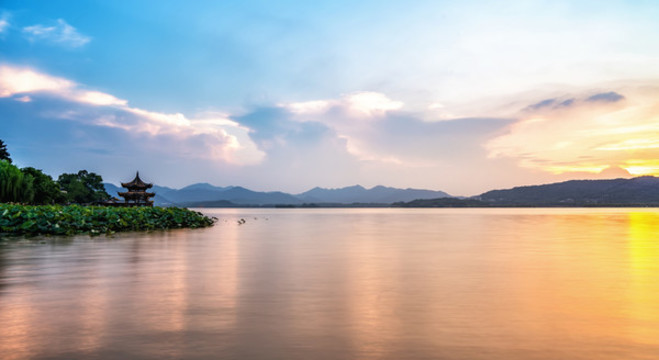 西湖山水和夕陽落日