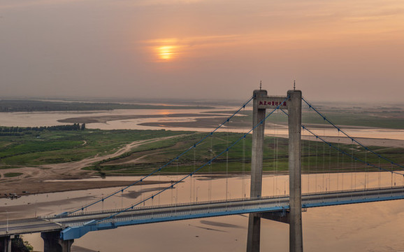 黃河桃花峪大橋