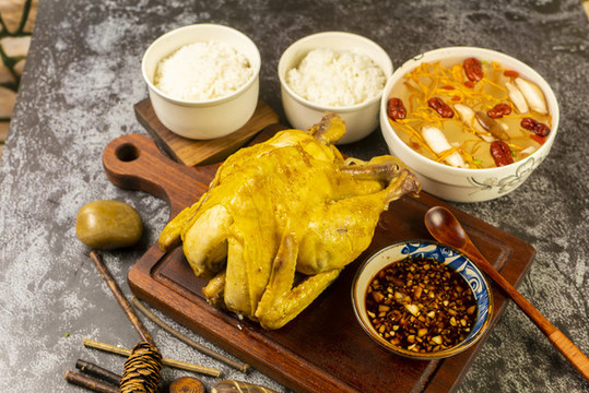 蒸雞一只蔥草香菇雞湯米飯?zhí)撞? style=