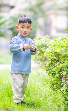 小男孩