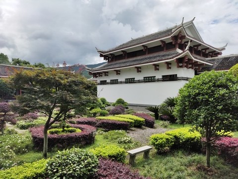 吊腳樓與綠植