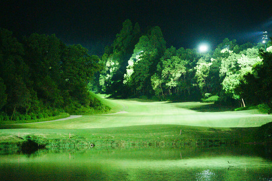 高爾夫球場(chǎng)夜景