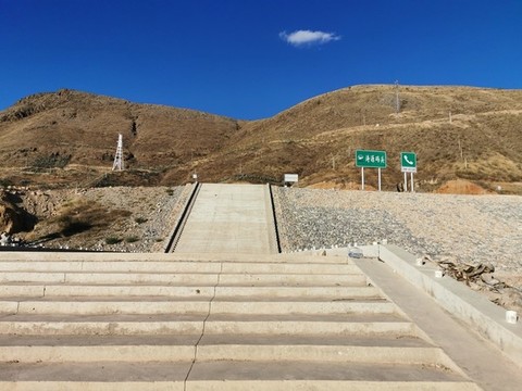 水泥地板大樓梯臺(tái)階