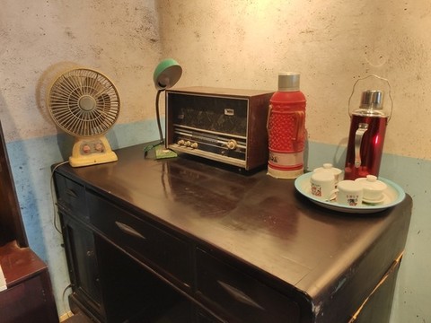 老木桌收音機(jī)