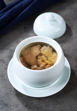 山泉水蒸土雞湯