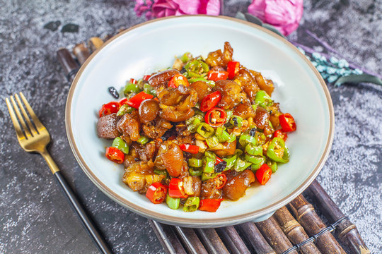 融合菜辣炒肉皮