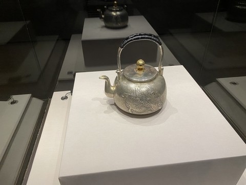 偽滿蘭花御紋章麒麟紋銀壺