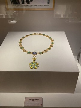 偽滿大勛位蘭花章頸飾