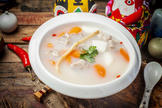 西安特色菜羊肉蘿卜人參湯