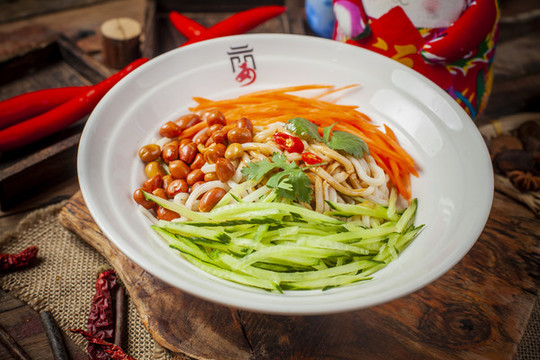 西安特色菜涼拌面