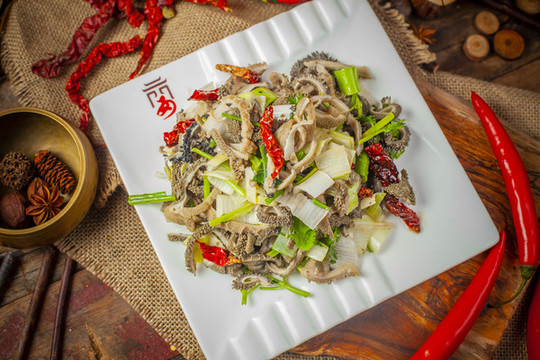 西安特色菜香辣百葉毛肚