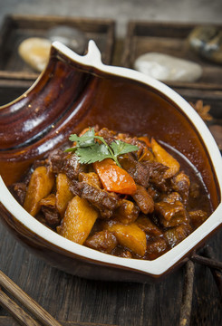 牛肉燒土豆蘿卜
