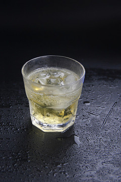 冰鎮(zhèn)啤酒