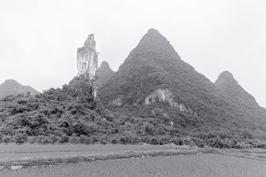 黑白山峰