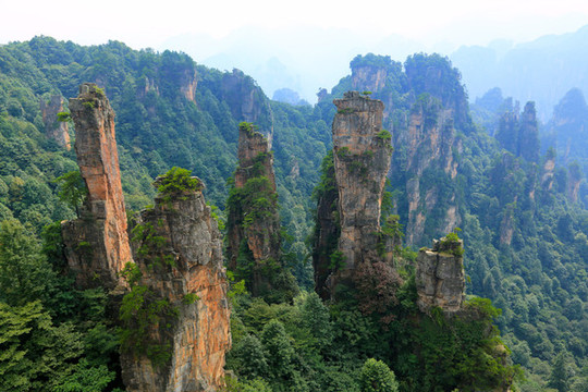 張家界風(fēng)景區(qū)山峰景觀
