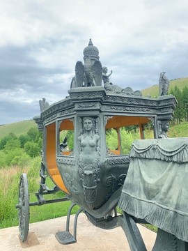 阿爾山馬車雕像