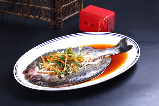 清蒸海鱸魚