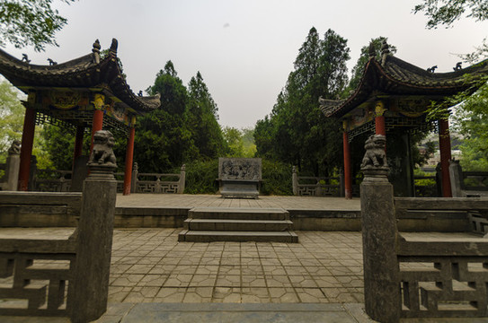 白馬寺狄仁杰墓