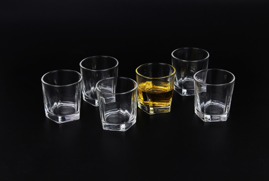 玻璃杯