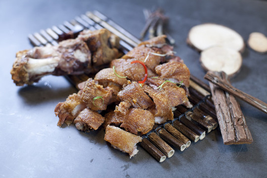 酥皮燒豬肘