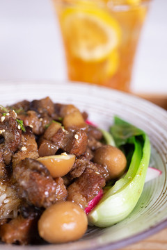 鹵肉飯?zhí)撞? loading=