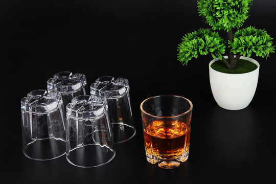 玻璃杯