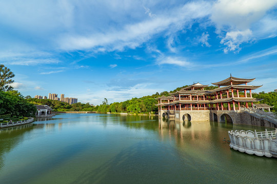 南寧獅山公園竹影橋風(fēng)雨橋