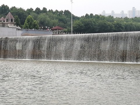 河水瀑布水壩