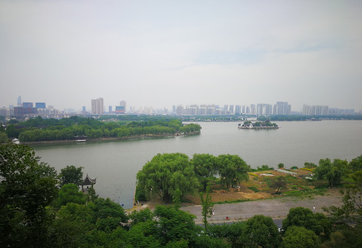 公園湖泊大景