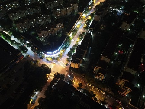 夜晚的十字路口