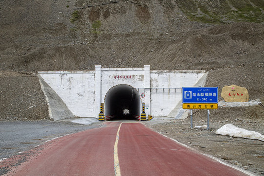 新疆獨(dú)庫公路