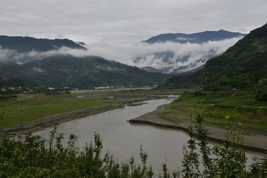 山河晨霧