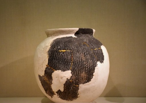 新石器時(shí)代陶釜