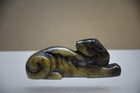 唐代玉雕狗鎮(zhèn)紙