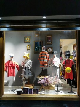 服裝店櫥窗