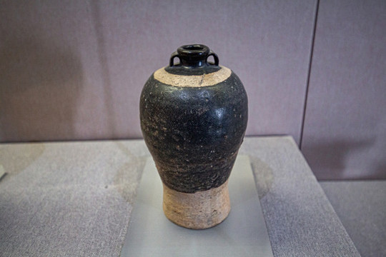 宋代小口雙耳瓷瓶