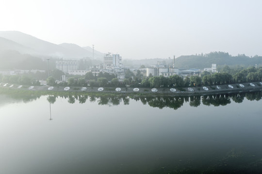 水墨湖光山色
