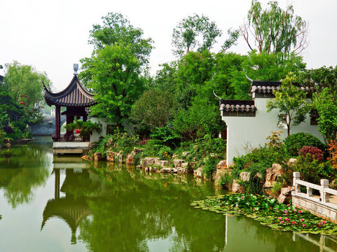 園林景觀白墻灰瓦建筑