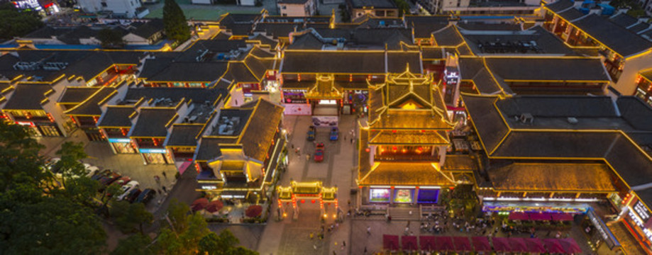 老街夜色濃
