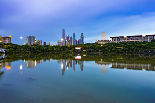 南寧城市天際線民歌湖夜景