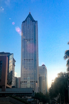 午后的高樓大廈