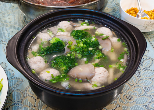 美味菜品平菇肉丸湯