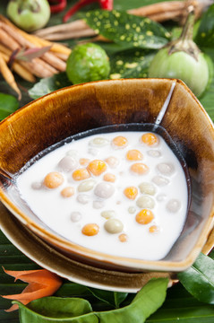 椰奶小湯圓