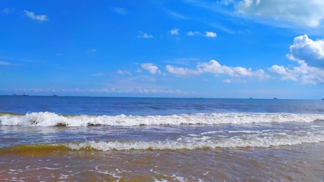 藍天大海浪花
