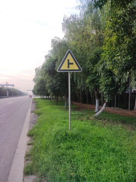 丁字路口標(biāo)識