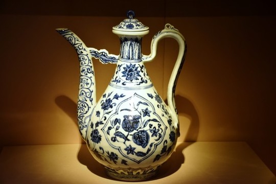 明代青花執(zhí)壺